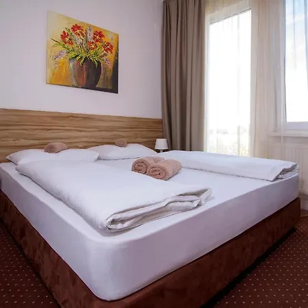 Aviator Garni Hotel Pressburg
