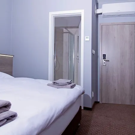 Aviator Garni Отель