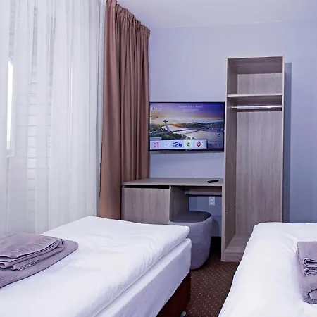 Hotel Aviator Garni 3*