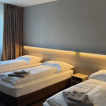 Hotel Aviator Garni 3*