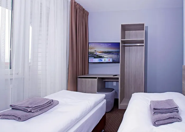 Otel Aviator Garni 3*