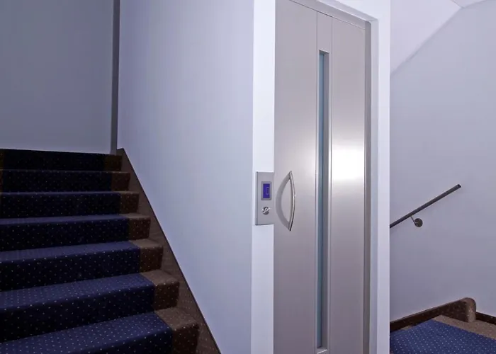 Hotel Aviator Garni 3*